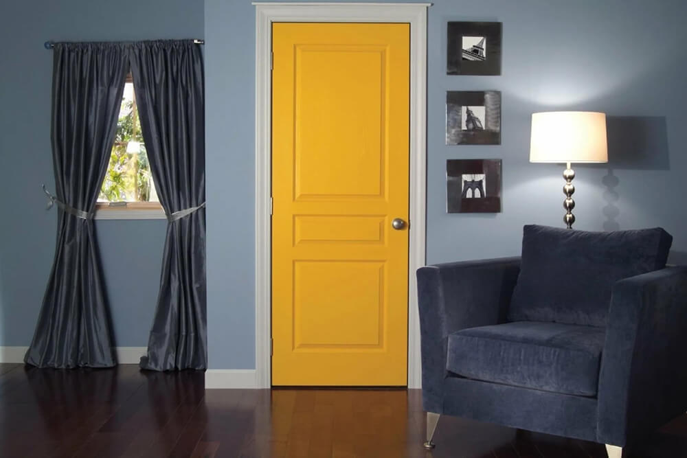 Желтая межкомнатная дверь комнаты
